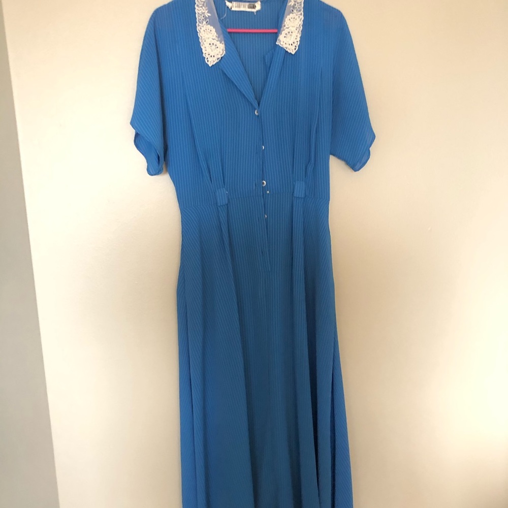 Vintage Tea-Length Dress with Pockets